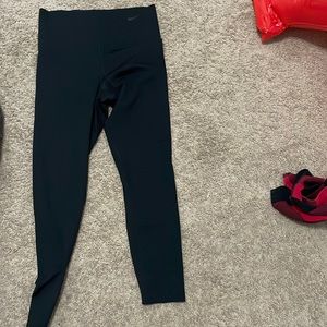 Black Nike leggings